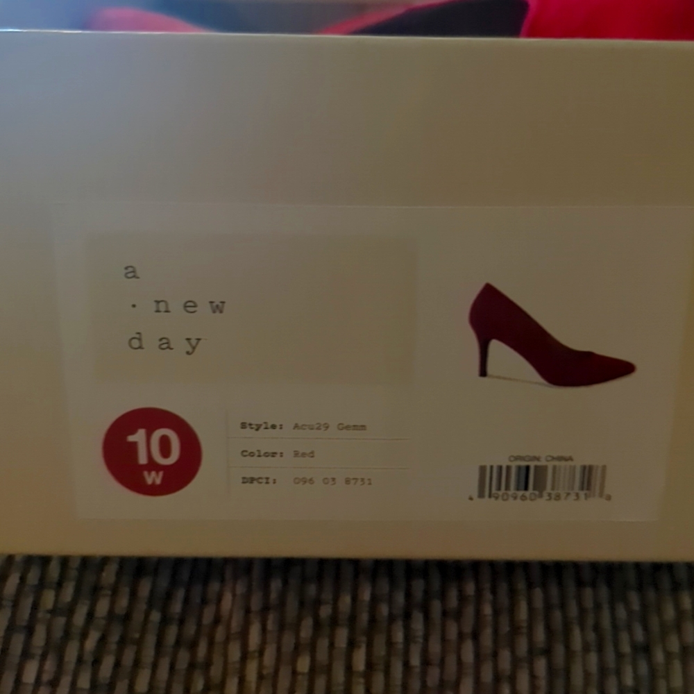 Red heels 10W